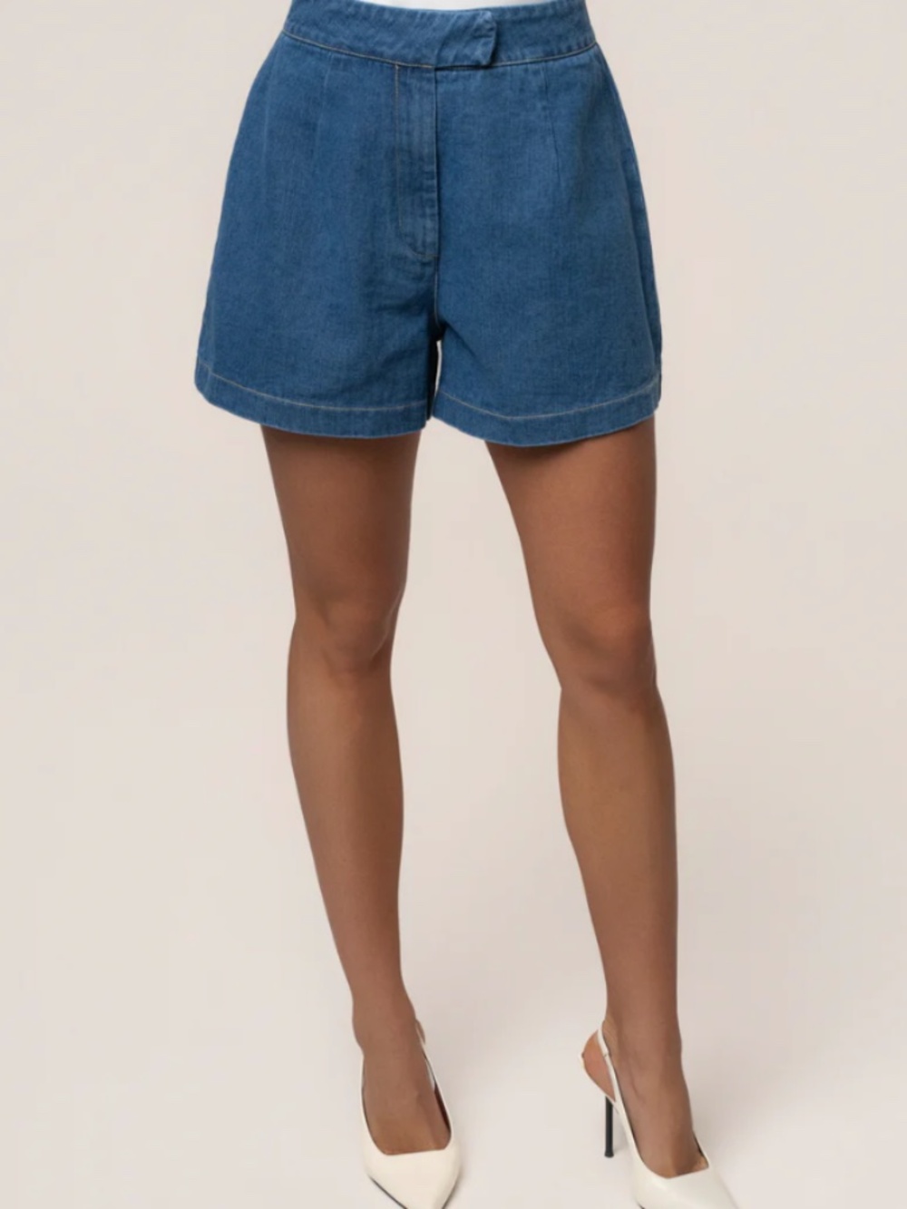 JLUXLABEL MEDIUM WASH CITY STROLL DENIM SHORTS